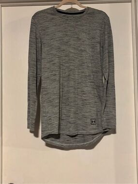 Under Armour Men’s Long Sleeve Heather Grey Performance Top